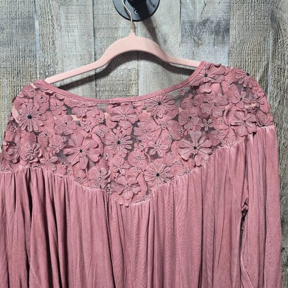 Pol Pink Flower Applique Long Sleeve Blouse - Picture 4 of 6